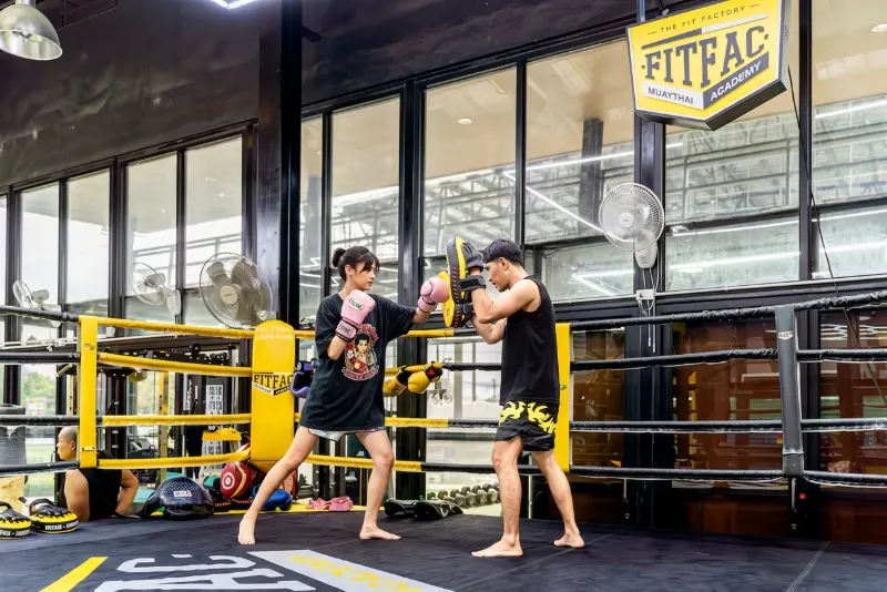 ซ้อมเตะเป้ากับครูมวย FITFAC
